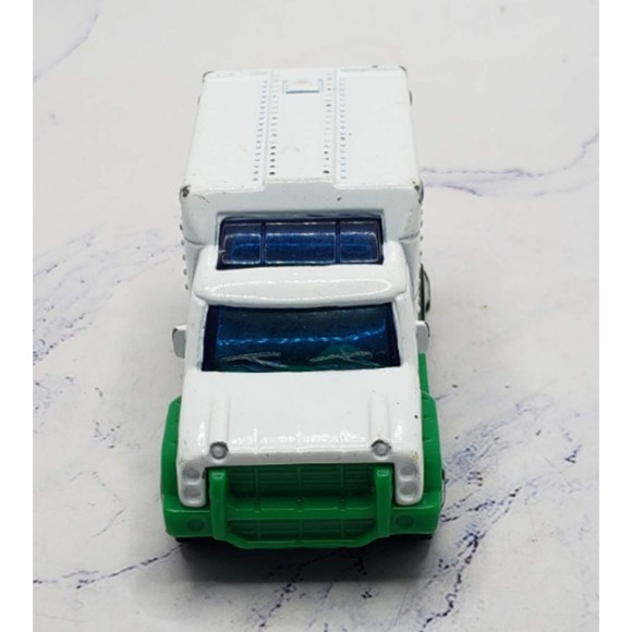 2000 Matchbox Medic M3 White Ambulance Diecast Emergency Vehicle - Picture 2 of 8